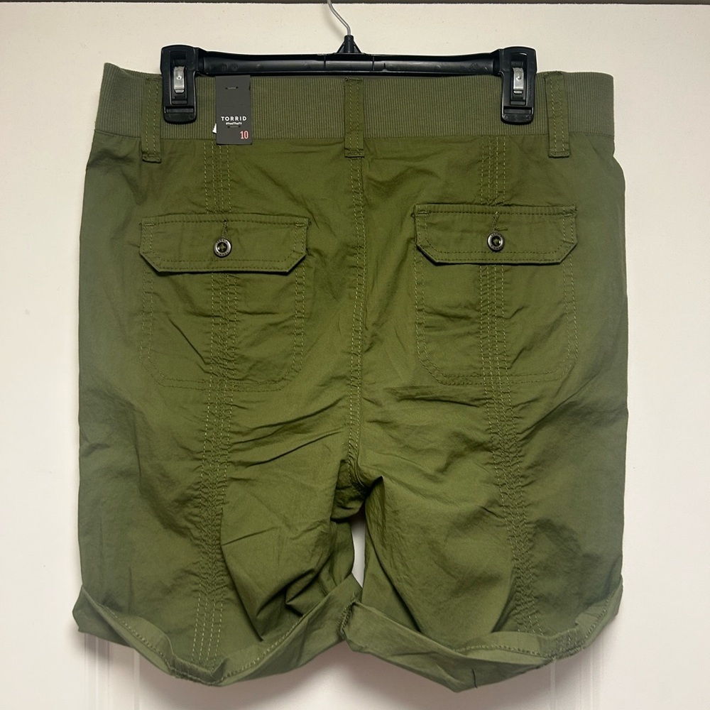 Torrid Bermuda Stretch Poplin Mid-Rise Short - Picture 4 of 6